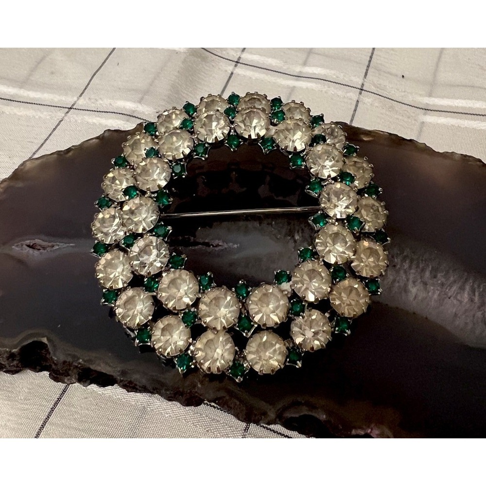 Vintage Silver Tone Loop Green/ Clear‎ RHINESTONE  BROOCH Pin Prong Set